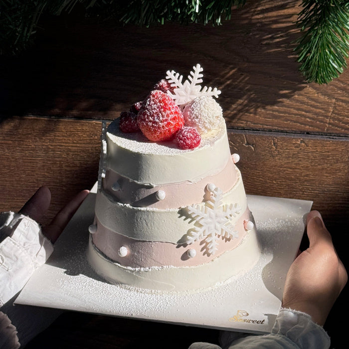 Christmas Strawberry Snowflake Cake 5-inch